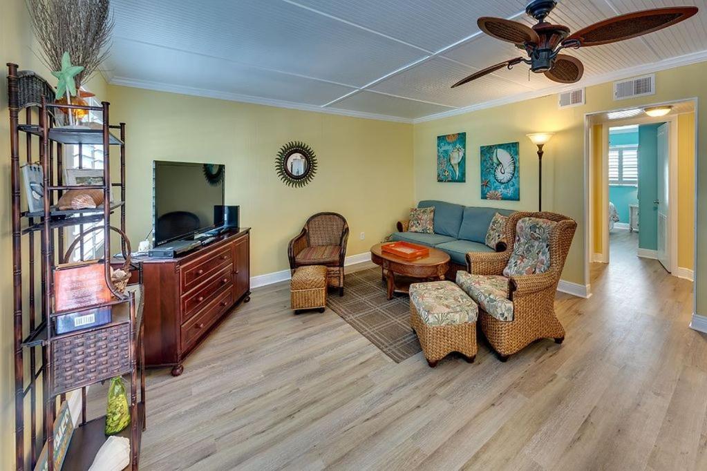 Beach Getaway Pool Condo Between The Island Marina And Beach เบรเดนทันบีช ภายนอก รูปภาพ
